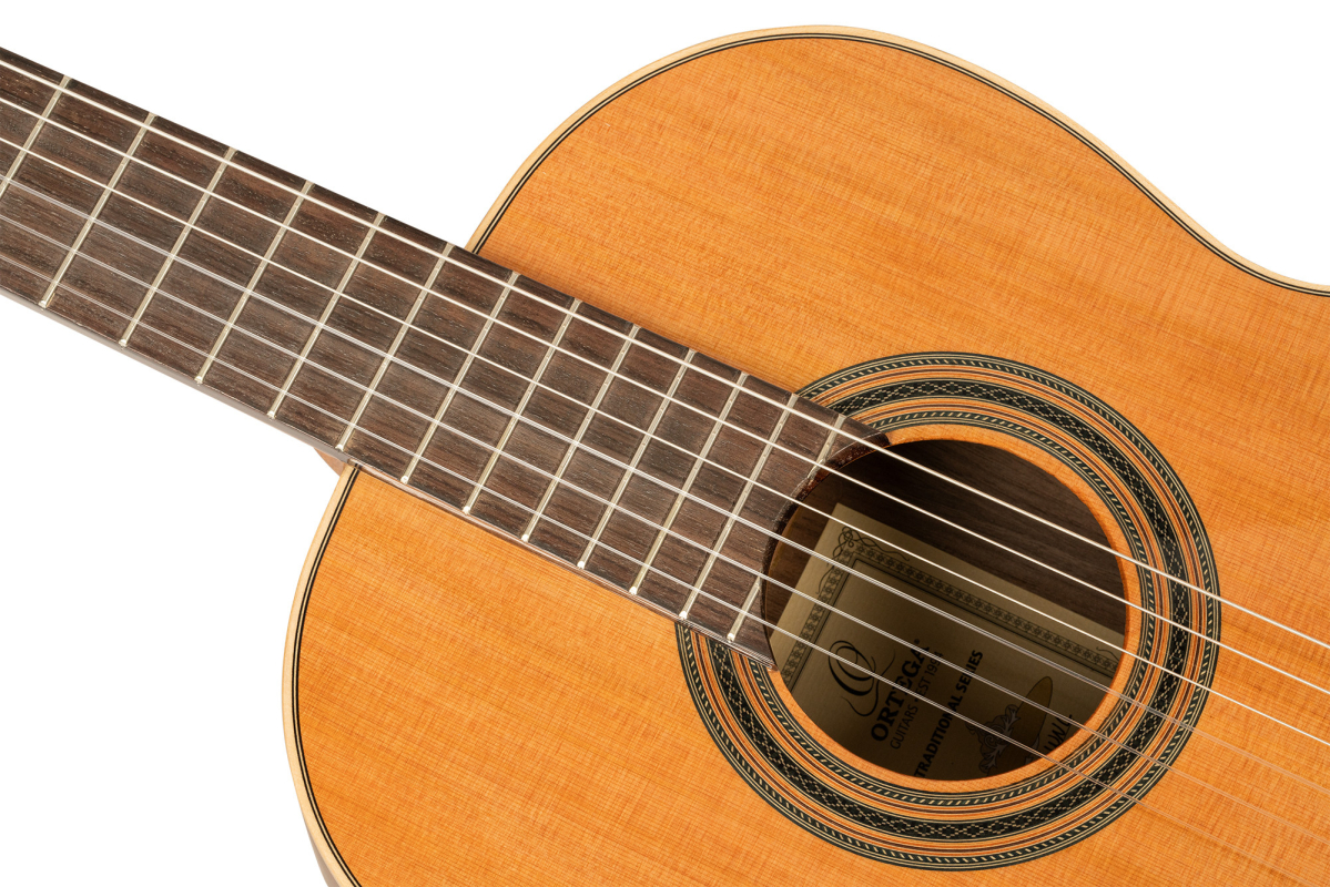 Ortega R20GWN-L, Zeder massiv / Walnuss, lefty, made in Spain